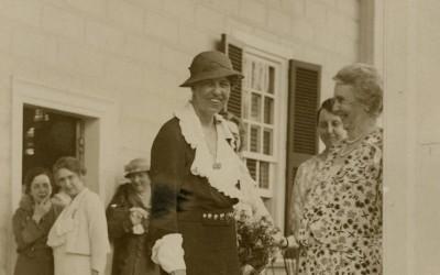 First Lady Eleanor Roosevelt on the piazza at Mount Vernon in May of 1933 with many Vice Regents of the Mount Vernon Ladies' Association. (MVLA).
